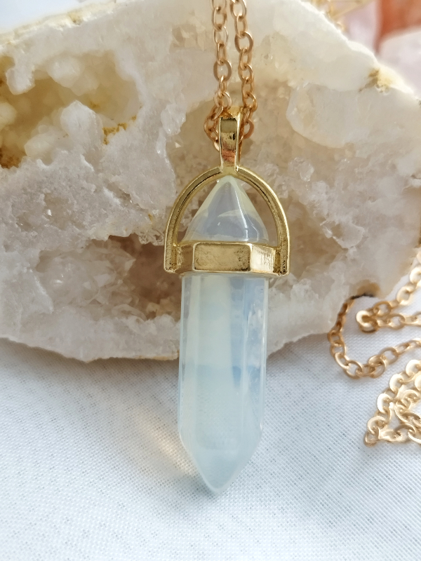 Šestihranný náhrdelník s krystalem opálu