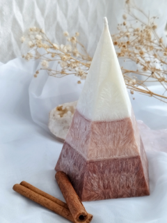 Nádherná svíčka s vůní skořice 