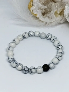 Howlit náramek s lávovým korálkem
