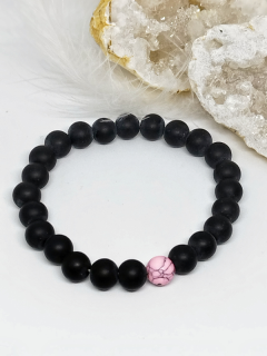 Achátový náramek s korálkem z howlitu